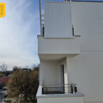 zabudowa balkonu lamelami aluminiowymi