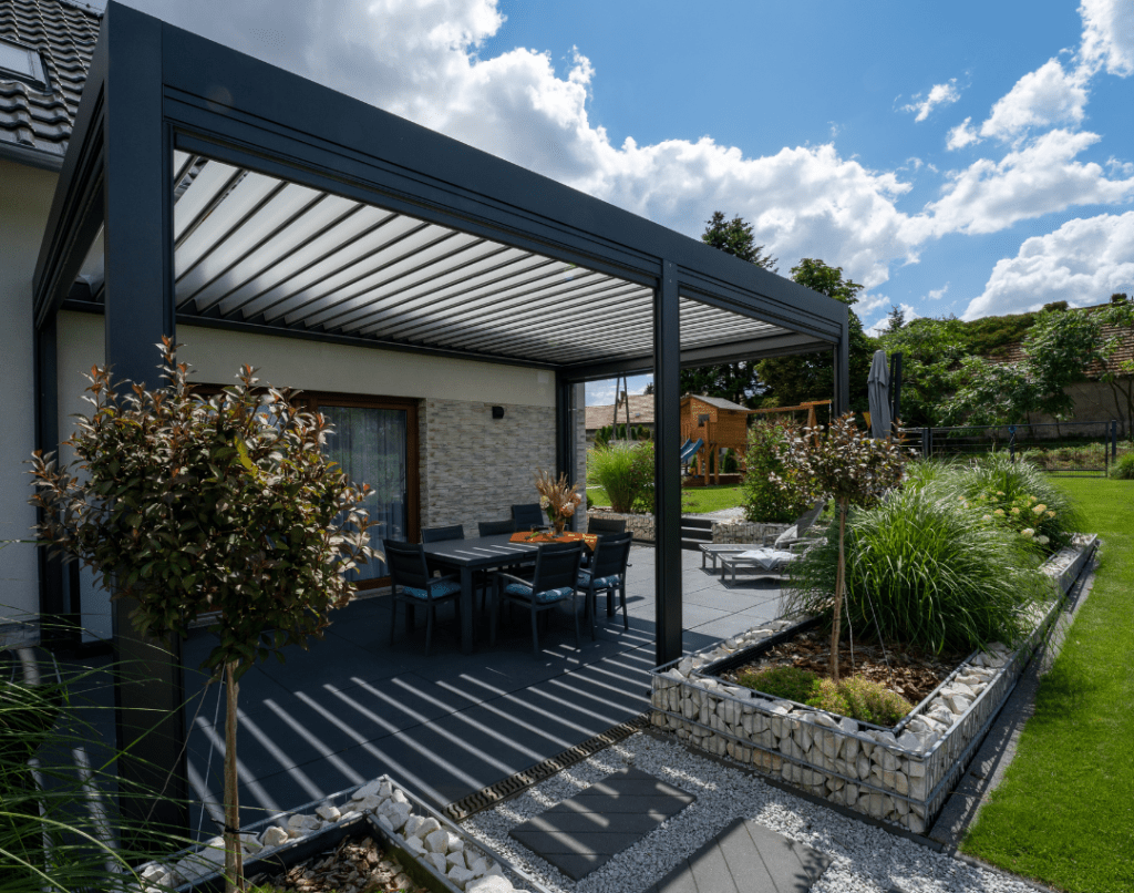 Aluminium pergola with lamella roof